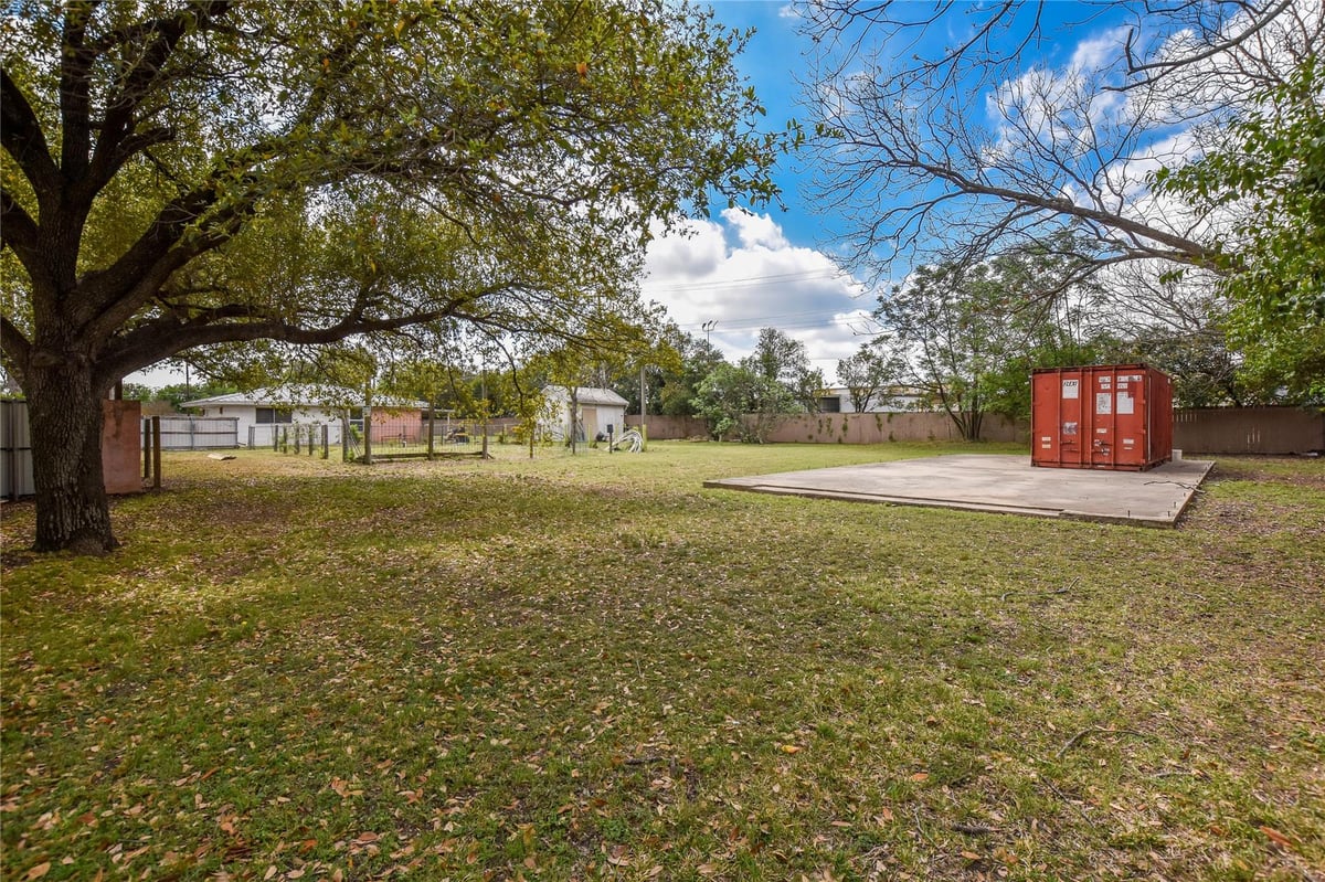 Primary bedroom at 3317 Bosque Ln - 3 bed 2 bath home