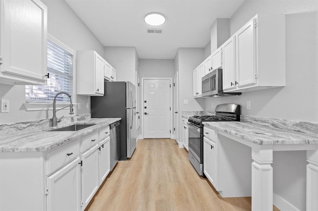 View 3318 Blumie St Unit #B in Kincheon Sec 02 3318 Blumie St Unit #B - front exterior - Luxury home in Kincheon Sec 02, Austin, TX