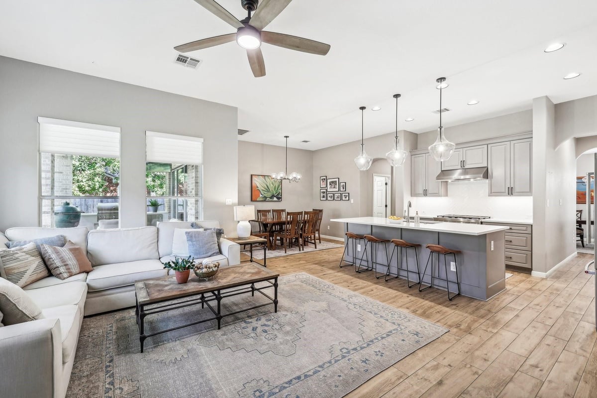 332 El Socorro Ln - front exterior - Luxury home in Steiner Ranch, Austin, TX