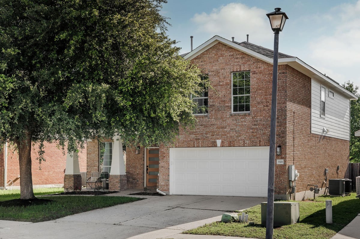 3321 Winding Shore LN - front exterior - Luxury home in Park At Blackhawk Sec 01, Pflugerville, TX