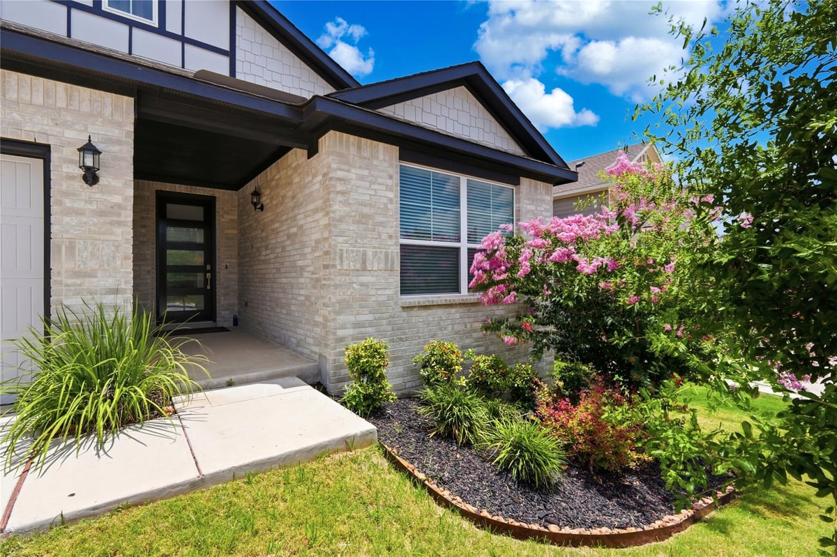 View 333 Glenwood RNCH in Buffalo Xing Ii Un 3A 333 Glenwood RNCH - front exterior - Luxury home in Buffalo Xing Ii Un 3A, Cibolo, TX
