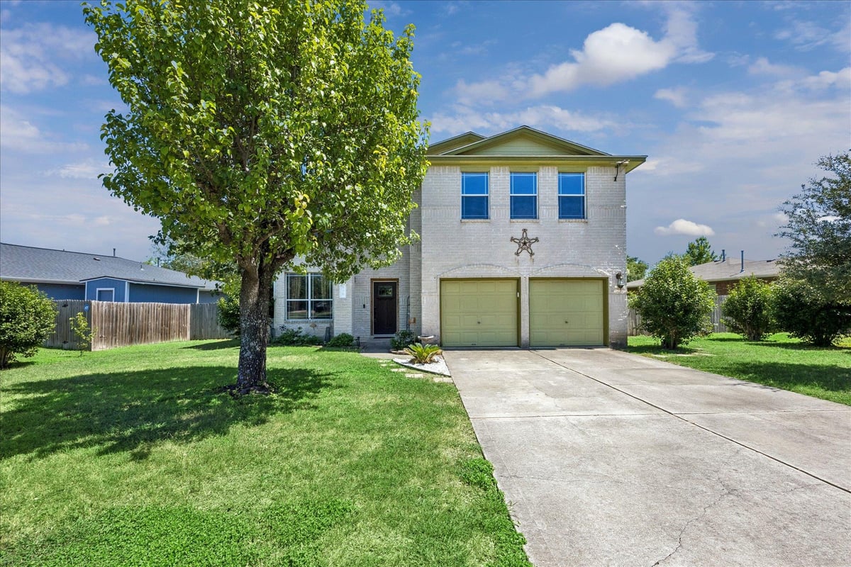 View 338 Spring Branch LOOP in Spring Branch Ii Sec Four 338 Spring Branch LOOP - front exterior - Luxury home in Spring Branch Ii Sec Four, Kyle, TX