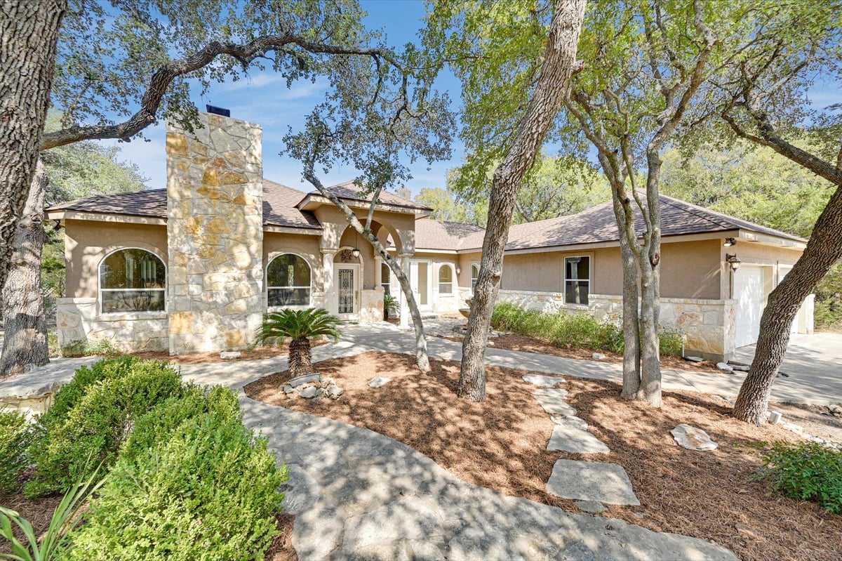 View 34 WOOD GLEN Dr in Woodcreek Sec 22 34 WOOD GLEN Dr - property photo 1 - Luxury home in Woodcreek Sec 22, Wimberley, TX