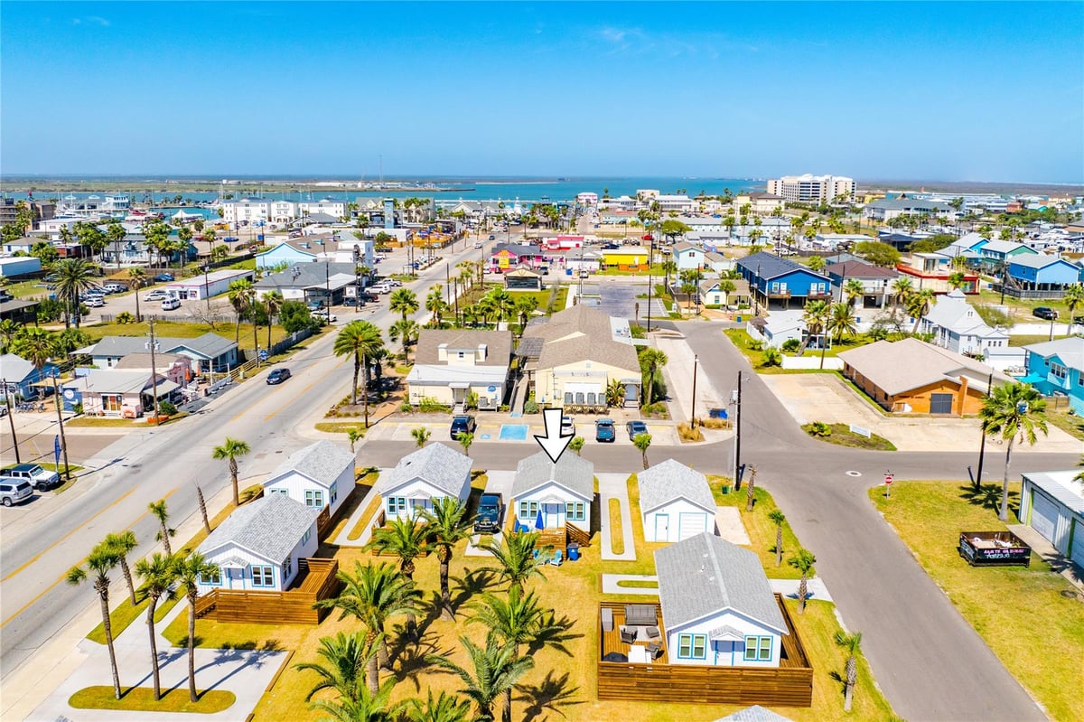 340 N Alister ST Unit #3 - front exterior - Luxury home in C0050, Port Aransas, TX