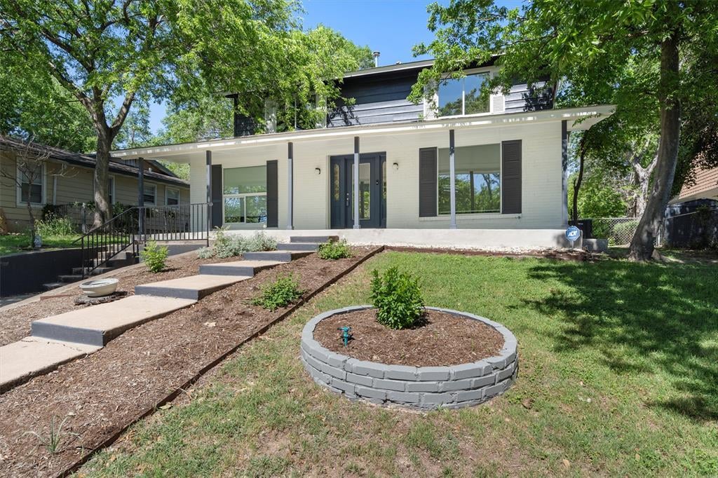 View 3400 Santa Fe DR in Santa Monica Park Sec 03 3400 Santa Fe DR - property photo 1 - Luxury home in Santa Monica Park Sec 03, Austin, TX
