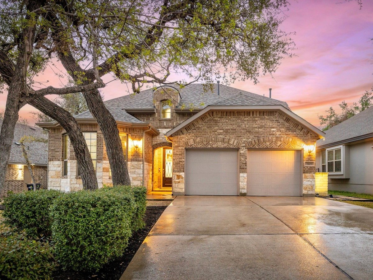 3401 Venezia VW - front exterior - Luxury home in Travisso, Leander, TX