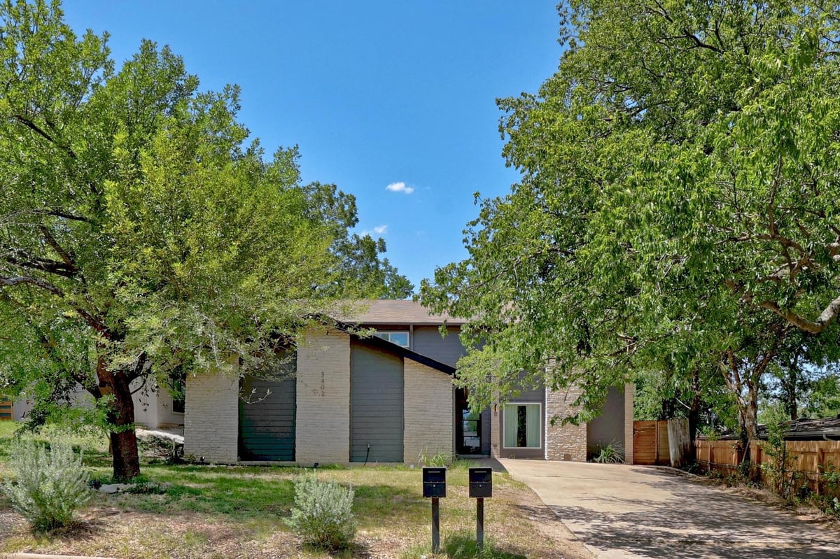 View 3402 Dolphin Dr Unit #A in Southridge Sec 04 3402 Dolphin Dr Unit #A - front exterior - Luxury home in Southridge Sec 04, Austin, TX