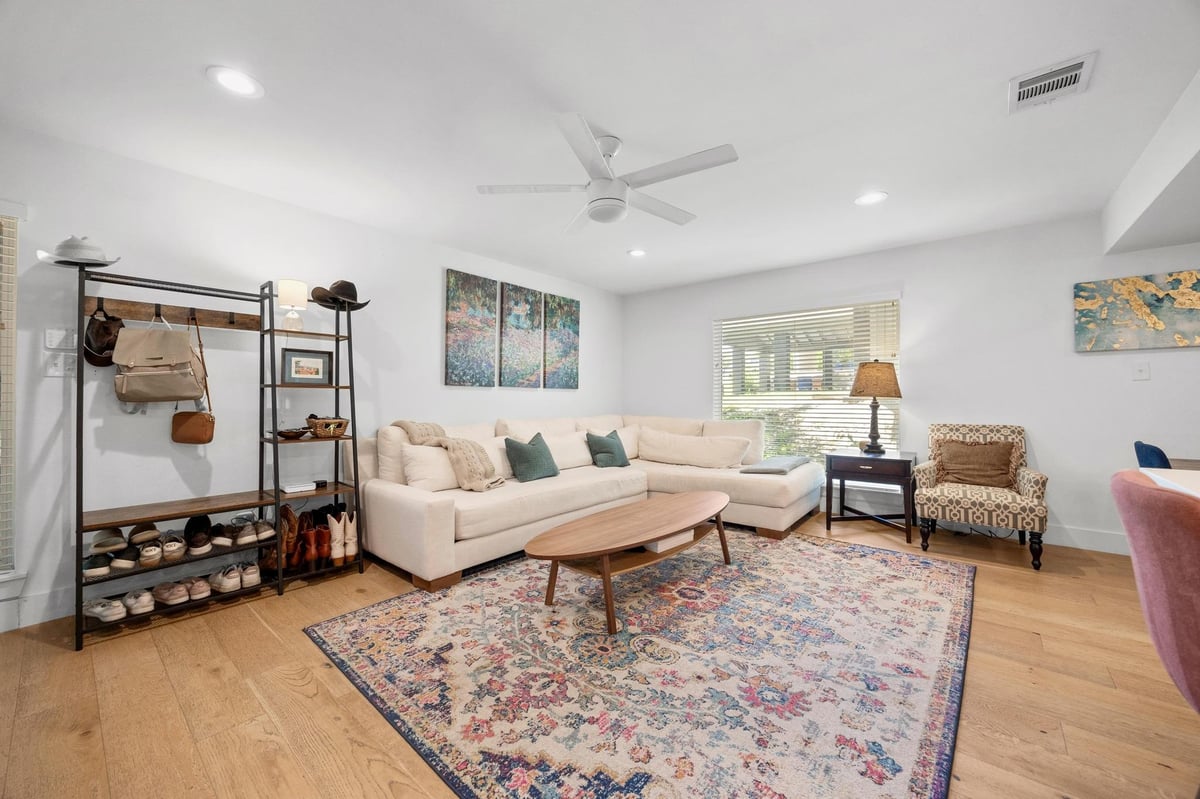 Living area at 3402 Dolphin Dr Unit #A - 3 bed 1 bath home