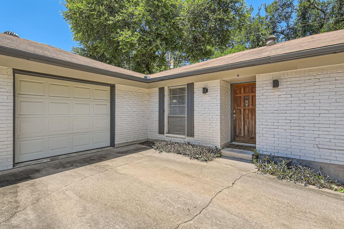 Primary bedroom at 3404 South Oak Dr - Southridge Sec 01, Austin, TX