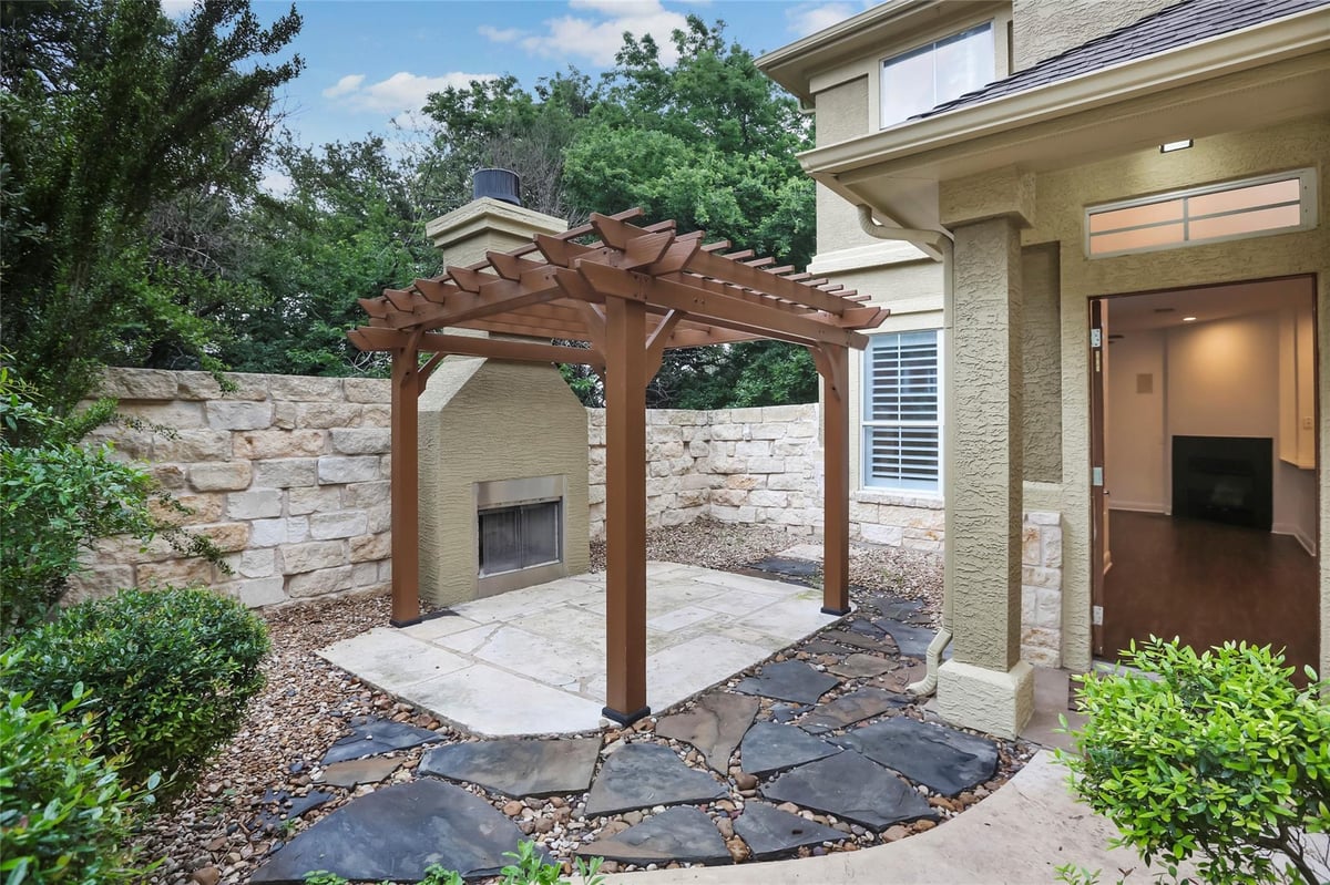 View 3406 Menchaca RD Unit #19 in Cascada Condo Amd 3406 Menchaca RD Unit #19 - property photo 1 - Luxury home in Cascada Condo Amd, Austin, TX