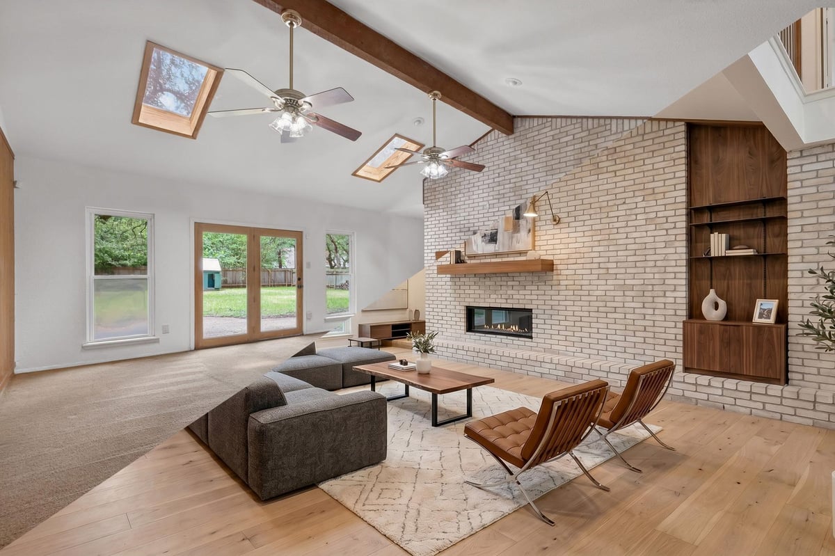 3406 Spotted Horse TRL - front exterior - Luxury home in Shady Hollow Add Sec 02 Ph 01, Austin, TX