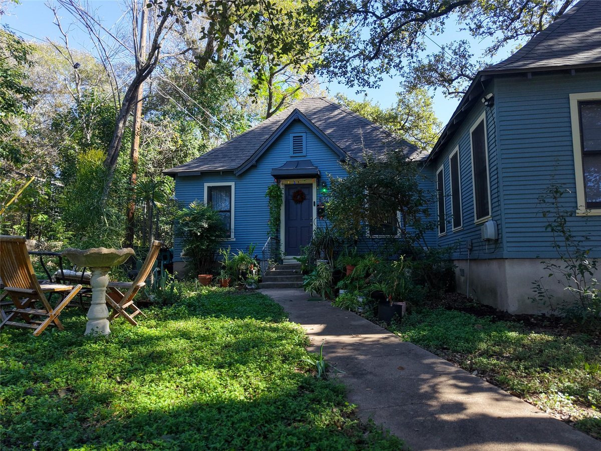 Primary bedroom at 3407 Hampton Rd Unit #A and B - Beau Site, Austin, TX