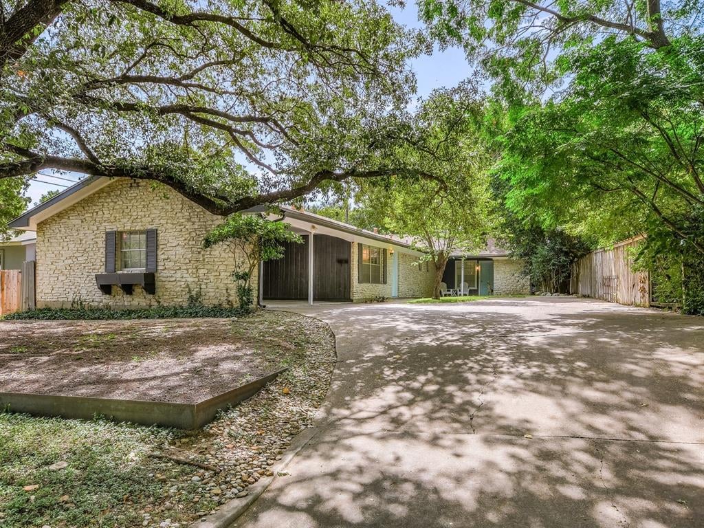 View 3407 Hillview RD in Shierlow Add 3407 Hillview RD - property photo 1 - Luxury home in Shierlow Add, Austin, TX