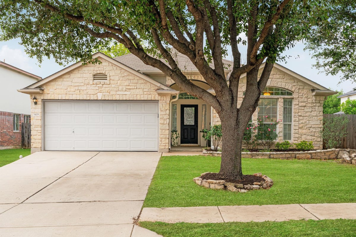 View 3408 Campanella Dr in Ryans Crossing Sec 06 3408 Campanella Dr - front exterior - Luxury home in Ryans Crossing Sec 06, Round Rock, TX
