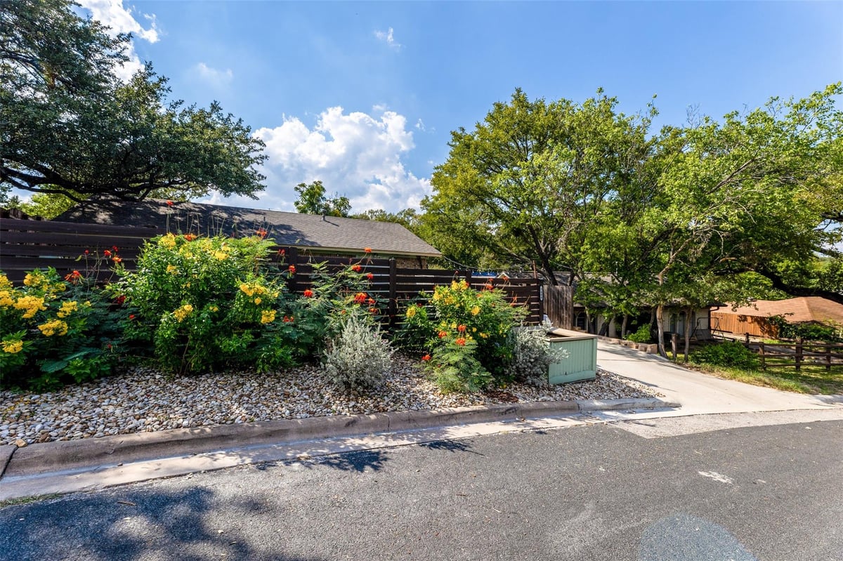 View 3408 South Oak B DR Unit #B in N/A 3408 South Oak B DR Unit #B - property photo 1 - Luxury home in N/A, Austin, TX