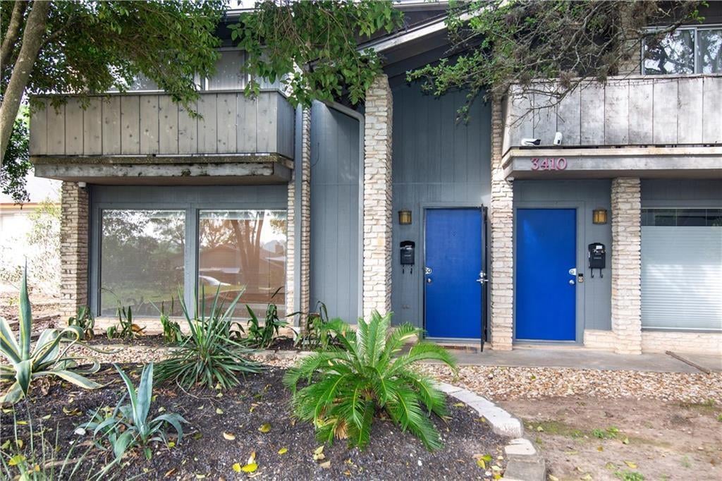View 3410 S Oak DR in Southridge Sec 01 3410 S Oak DR - front exterior - Luxury home in Southridge Sec 01, Austin, TX
