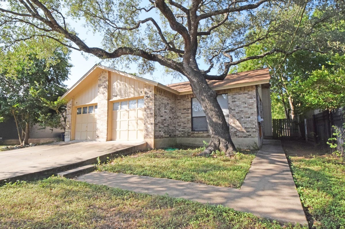 View 3411 Minnie ST Unit #B in Kincheon Sec 02 3411 Minnie ST Unit #B - property photo 1 - Luxury home in Kincheon Sec 02, Austin, TX