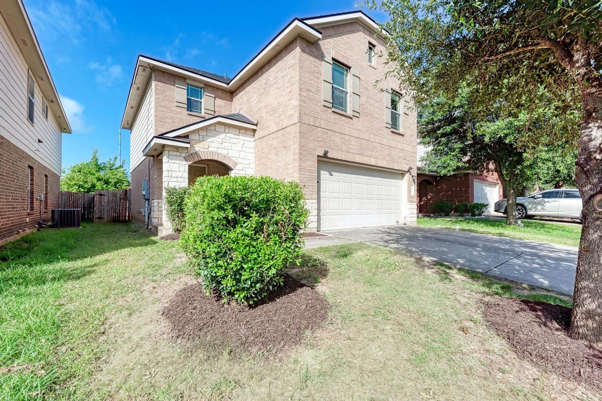 View 3413 Bach Dr in Cantarra Sec 01 3413 Bach Dr - property photo 1 - Luxury home in Cantarra Sec 01, Pflugerville, TX