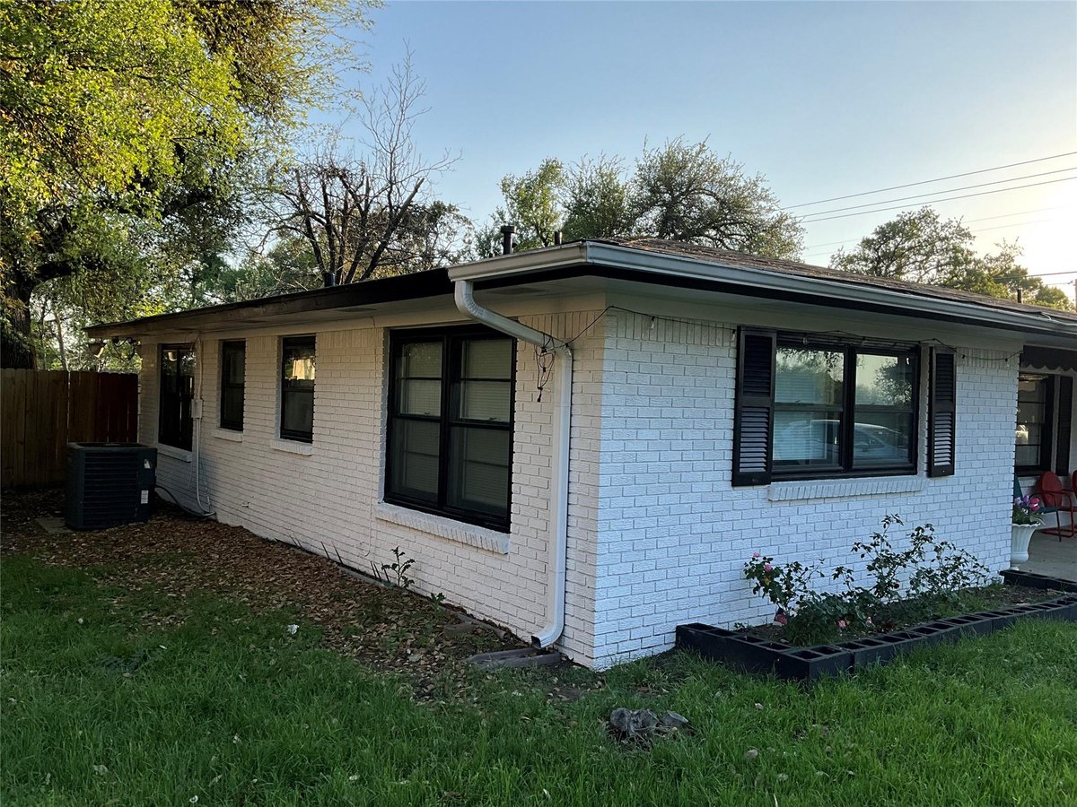 Primary bedroom at 3413 Forest Trl - 3 bed 2 bath home