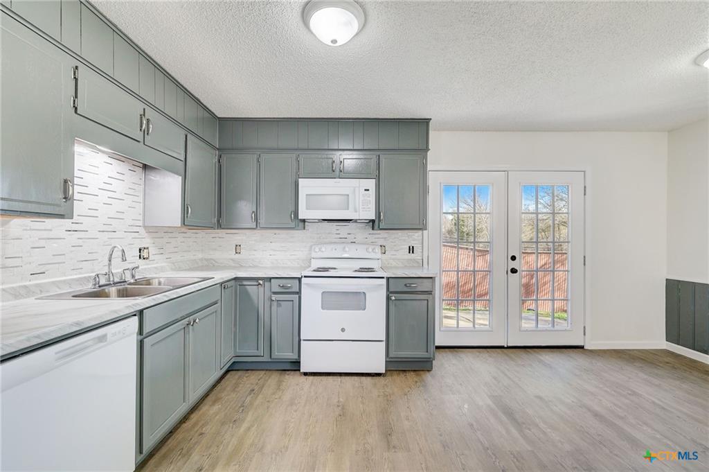 Kitchen at 3413 Victoria Cir - Plantation Oaks Sub, Killeen, TX