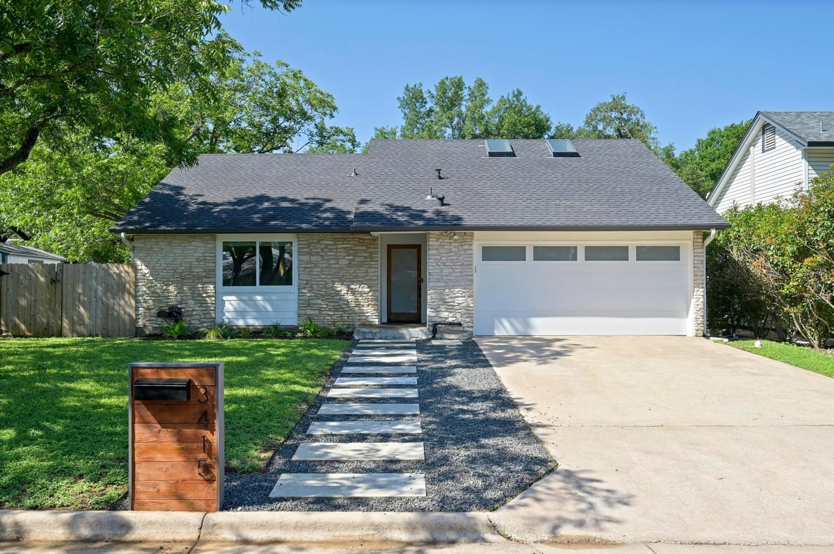 View 3415 Clarksburg DR in Southampton Sec 01 3415 Clarksburg DR - property photo 1 - Luxury home in Southampton Sec 01, Austin, TX