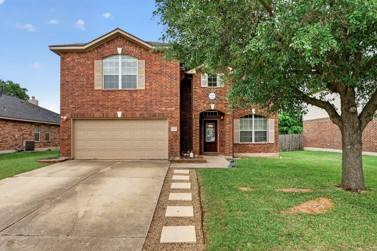 Living area at 3421 Longhorn Trl - 4 bed 2 bath home