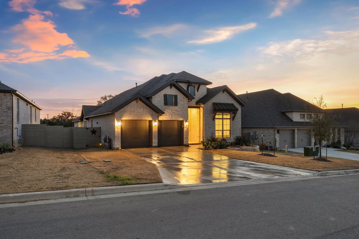 Living area at 343 Sugarcane - 4 bed 3 bath home