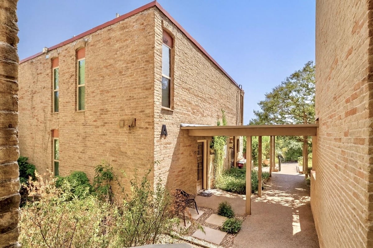 View 3431 North Hills Dr Unit #102 in Balcones Towers Condo 3431 North Hills Dr Unit #102 - front exterior - Luxury home in Balcones Towers Condo, Austin, TX