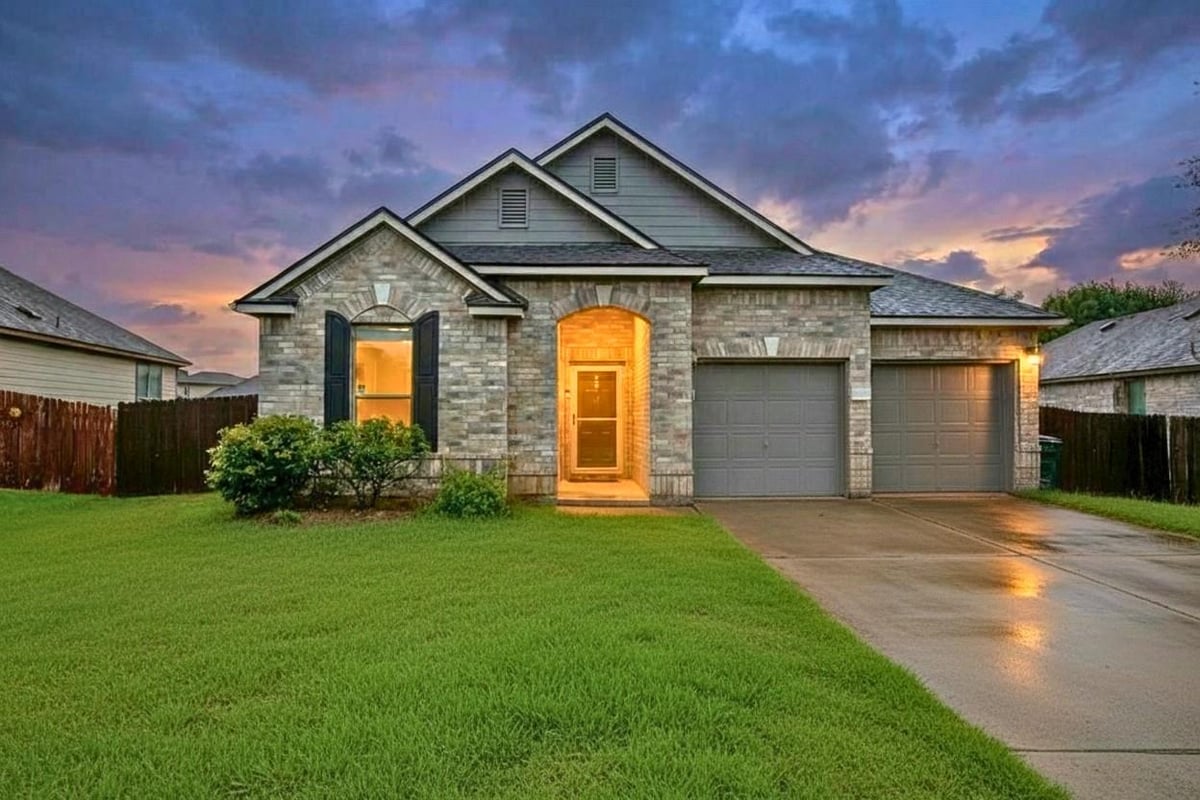 View 345 Apricot Dr in Waterleaf Ph A Sec 2 345 Apricot Dr - property photo 1 - Luxury home in Waterleaf Ph A Sec 2, Kyle, TX