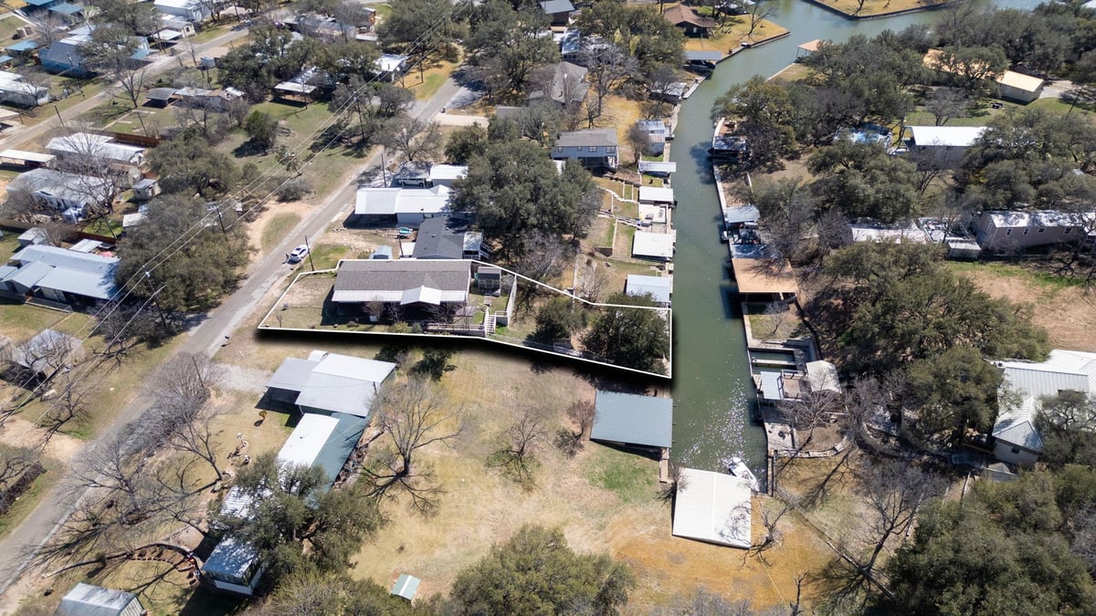 View 345 County Road 136C in Twin Isle 345 County Road 136C - front exterior - Luxury home in Twin Isle, Kingsland, TX