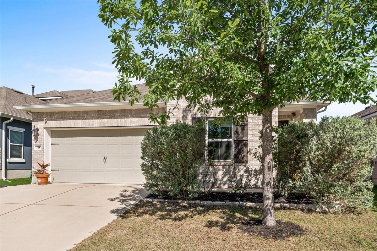 Living area at 348 Lacey Oak Loop - 3 bed 2 bath home