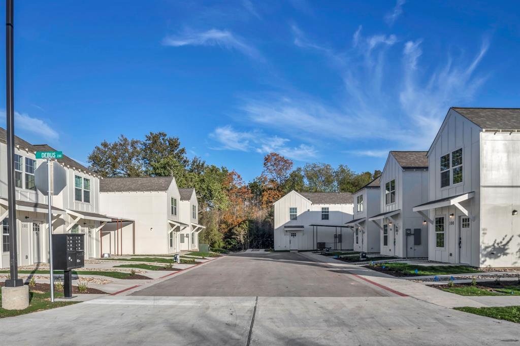 350 Debus ST Unit #124 - property photo 1 - Luxury home in Boxwoods, Taylor, TX