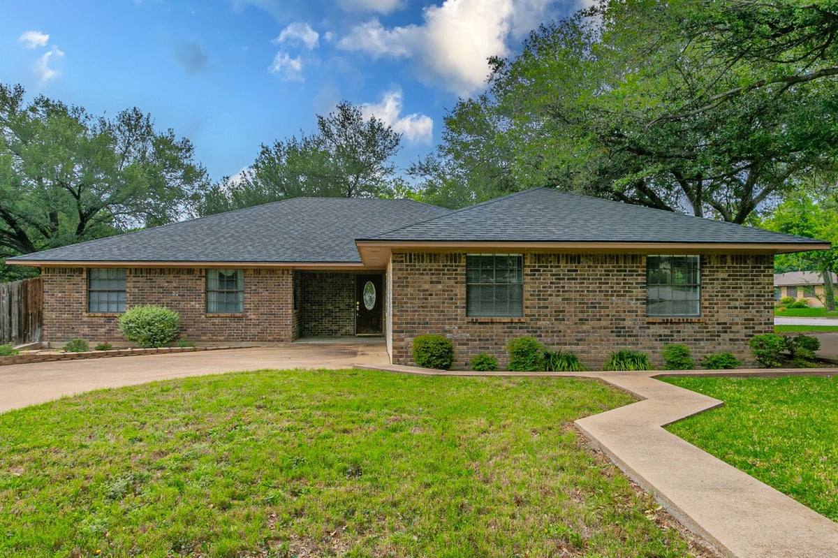 View 3502 Elm Dr in Lastovica Square 3502 Elm Dr - front exterior - Luxury home in Lastovica Square, Temple, TX