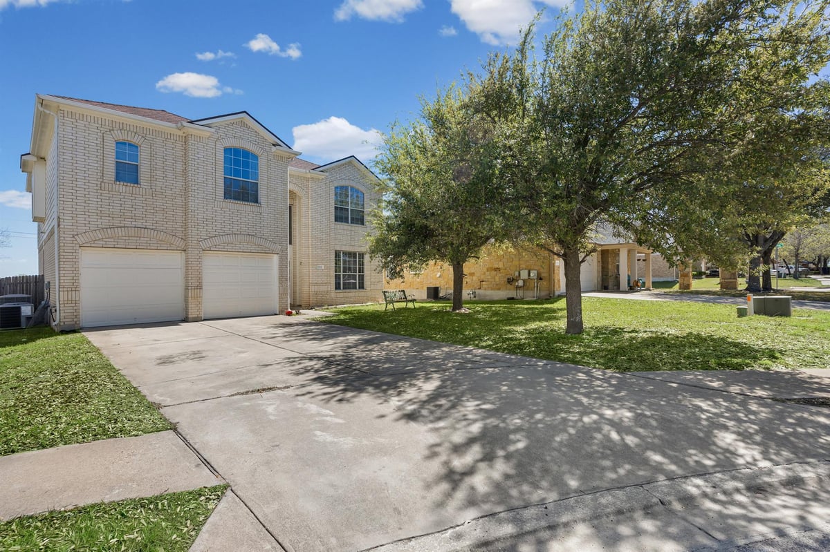 View 3502 Shiraz Loop in Sonoma South 3502 Shiraz Loop - front exterior - Luxury home in Sonoma South, Round Rock, TX