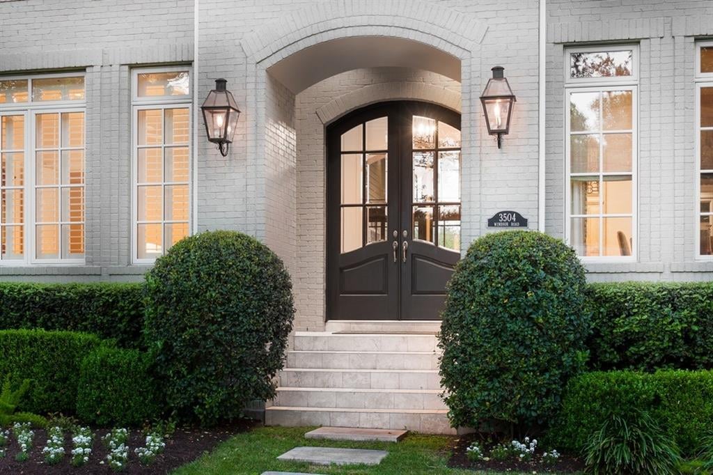 View 3504 Windsor Rd in Tarrytown 3504 Windsor Rd - property photo 1 - Luxury home in Tarrytown, Austin, TX