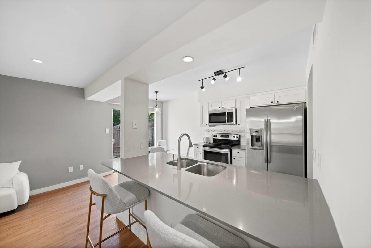 Living area at 3507 Alpine Cir - Meisha, Austin, TX