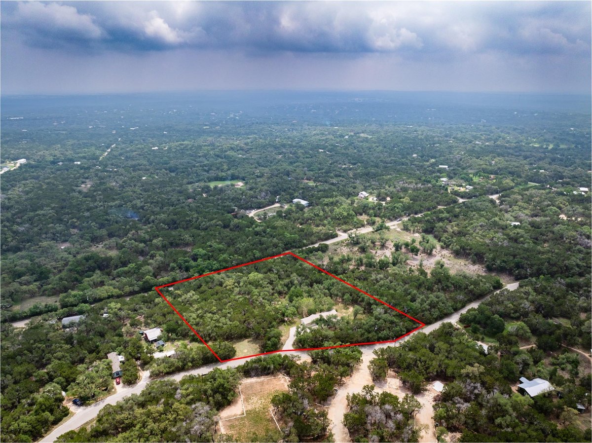 351 Lonesome Trl - front exterior - Luxury home in Rolling Oaks Sec 4, Driftwood, TX