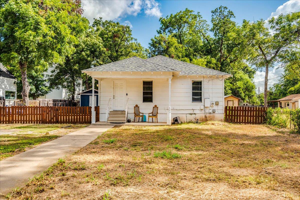 View 3512 Gonzales ST in Division A 3512 Gonzales ST - property photo 1 - Luxury home in Division A, Austin, TX