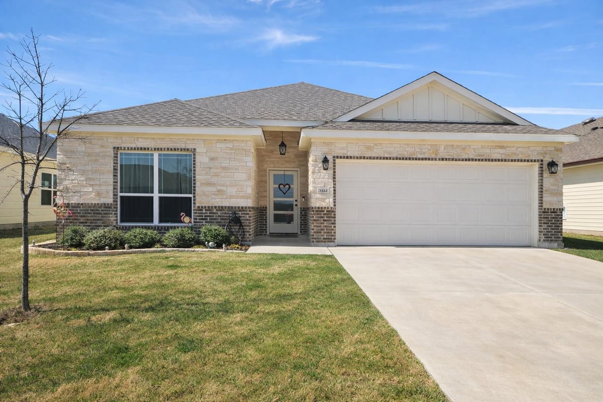 View 3512 Oglala Trl in Prairie Rdg Ph 2 3512 Oglala Trl - front exterior - Luxury home in Prairie Rdg Ph 2, Temple, TX