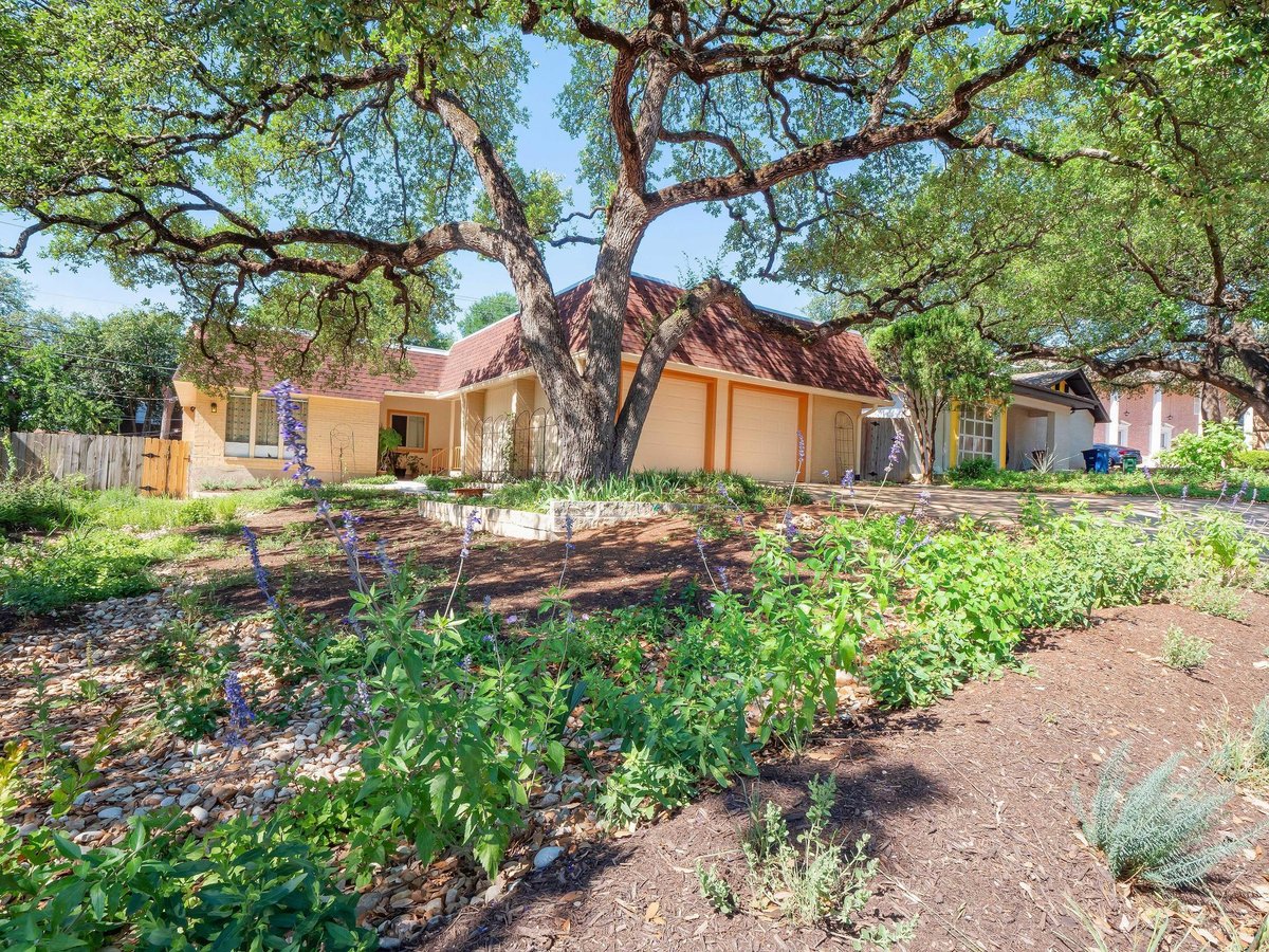 View 3513 Westchester Ave Unit #102 in Balcones Terrace 3513 Westchester Ave Unit #102 - property photo 1 - Luxury home in Balcones Terrace, Austin, TX