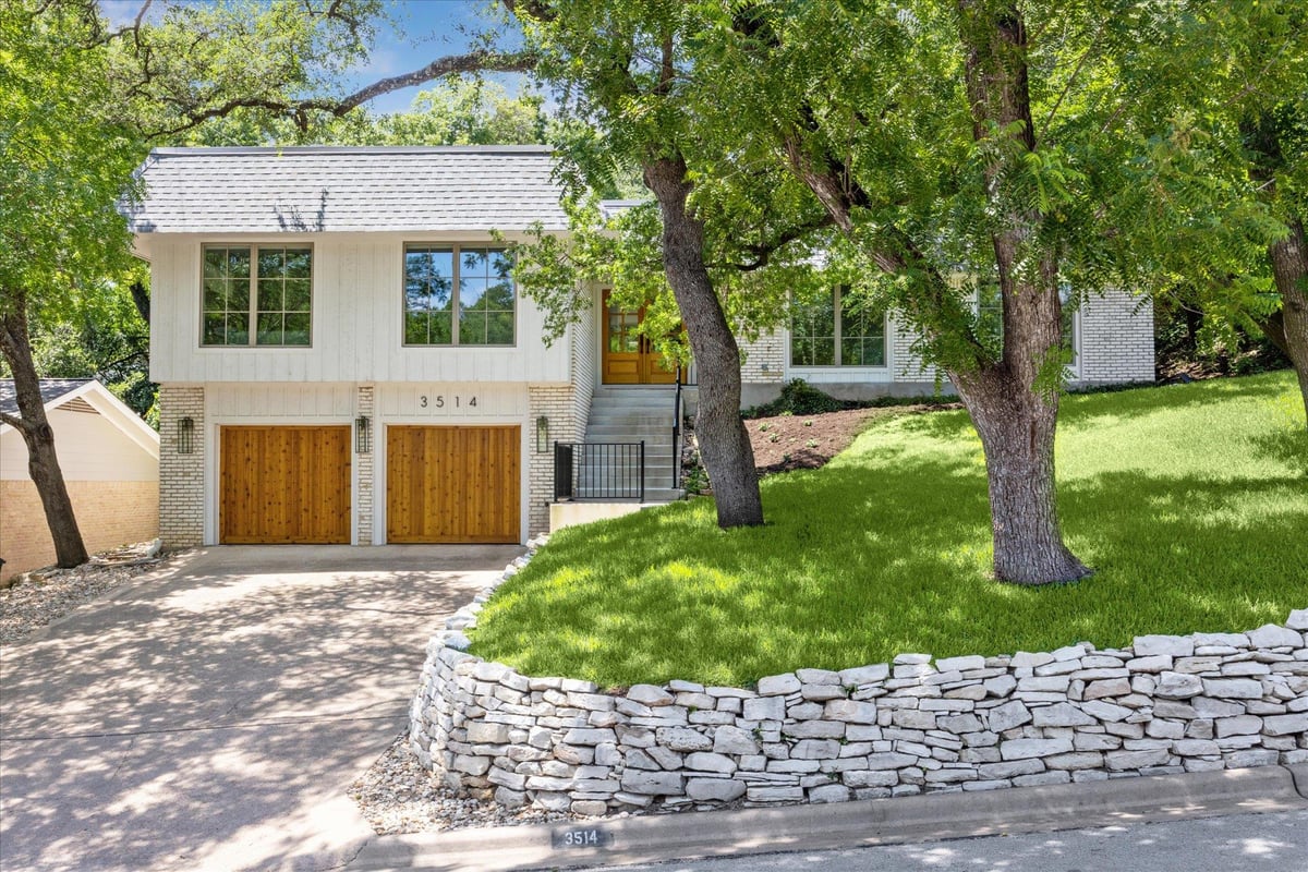 View 3514 Highland View DR in Highland Hills Sec 07 Ph 01 3514 Highland View DR - front exterior - Luxury home in Highland Hills Sec 07 Ph 01, Austin, TX