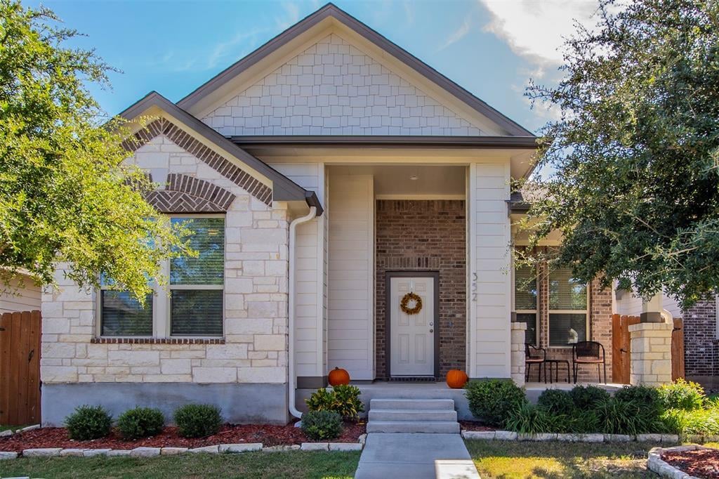 View 352 S Brook Dr in Oak Creek Ph 2 352 S Brook Dr - front exterior - Luxury home in Oak Creek Ph 2, Leander, TX