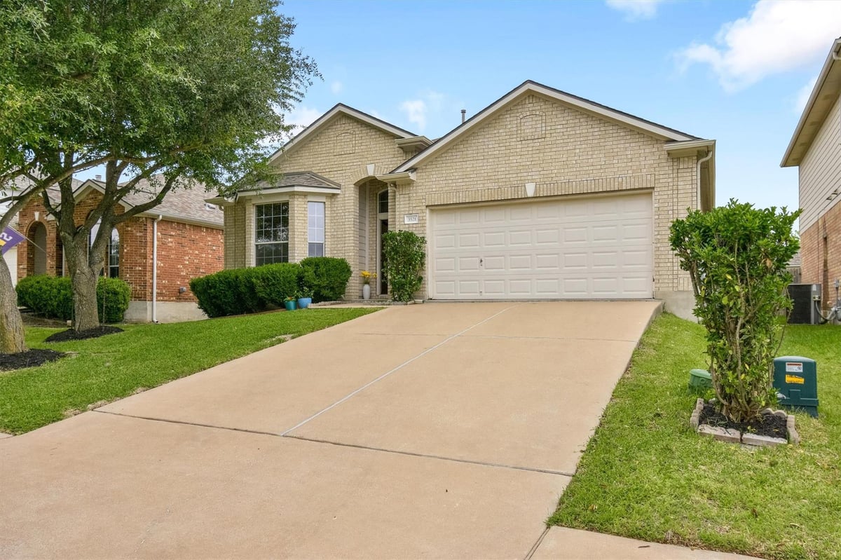 Living area at 3521 Shiraz Loop - 3 bed 2 bath home