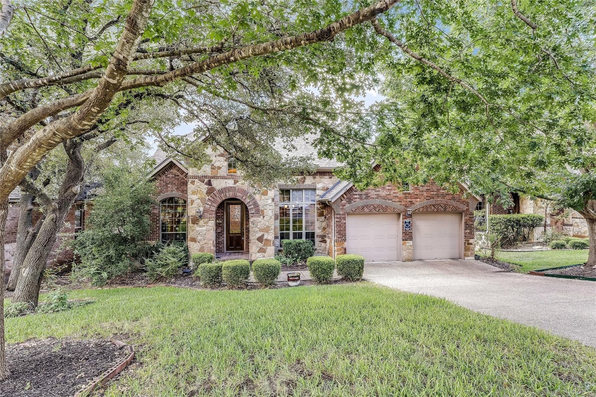 View 3527 Alexandrite WAY in Walsh Ranch Sec 03 3527 Alexandrite WAY - front exterior - Luxury home in Walsh Ranch Sec 03, Round Rock, TX