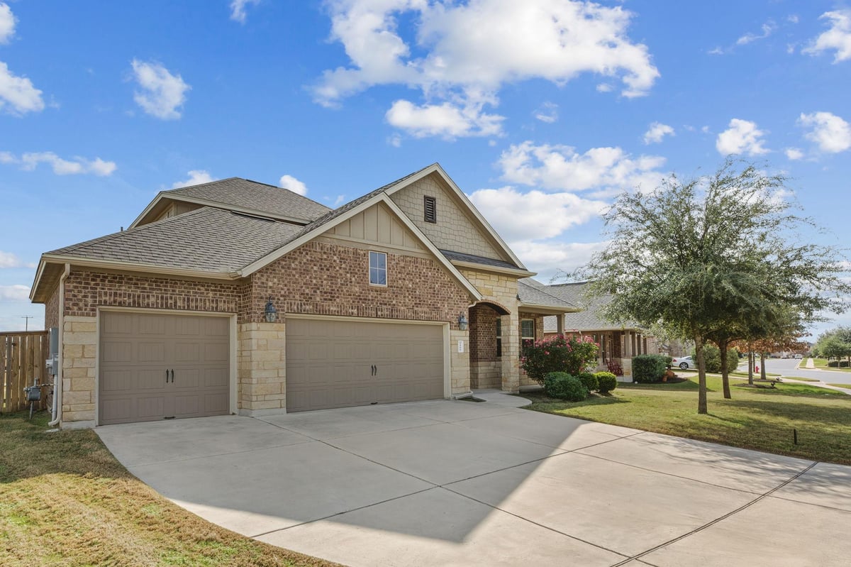 Kitchen at 3544 De Soto Loop - 3 bed 2 bath home