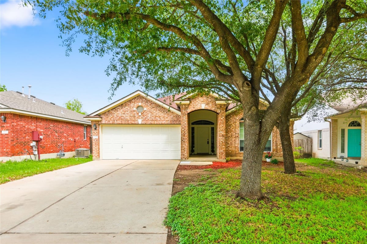 View 3555 Sandy Koufax Ln in Ryans Crossing Sec 06 3555 Sandy Koufax Ln - front exterior - Luxury home in Ryans Crossing Sec 06, Round Rock, TX