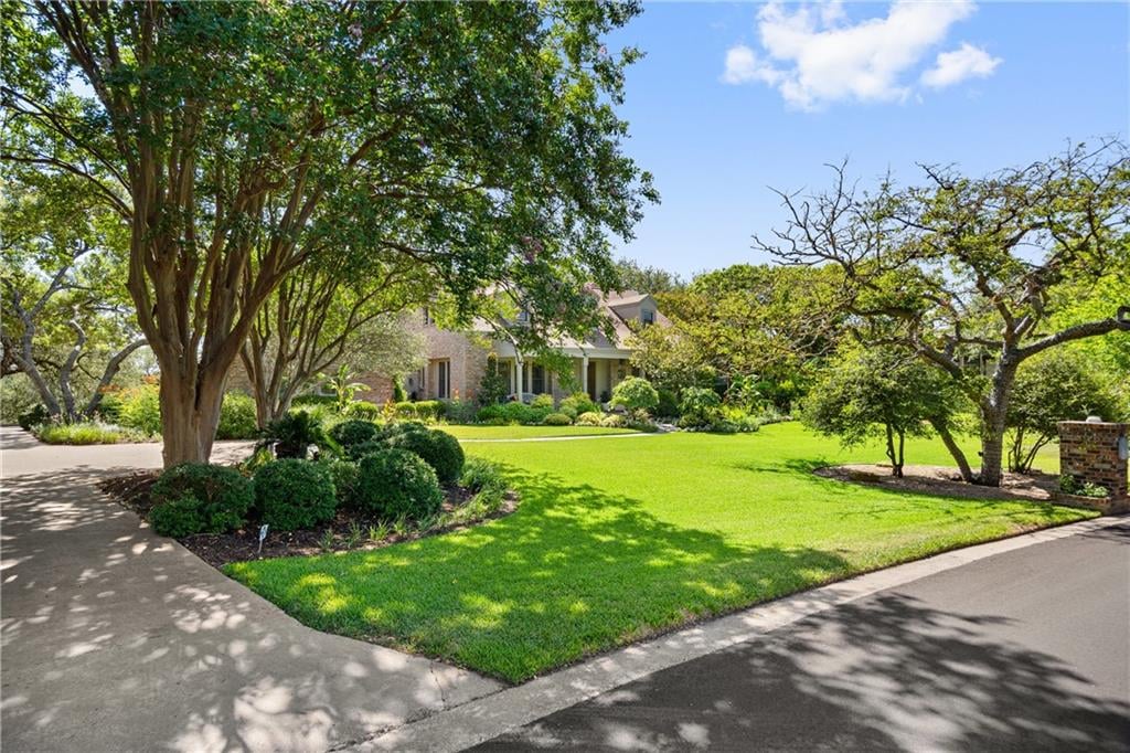 View 36 Pascal Ln in Rob Roy 36 Pascal Ln - front exterior - Luxury home in Rob Roy, Austin, TX