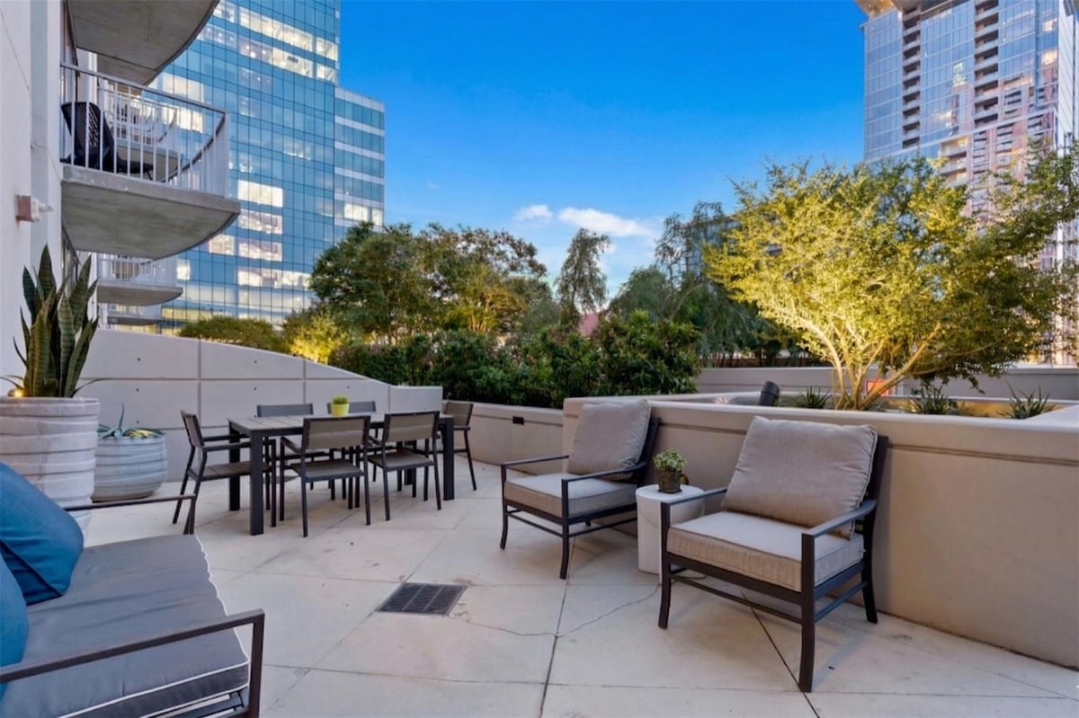 View 360 Nueces ST Unit #914 in Residential Condo Amd 360 360 Nueces ST Unit #914 - front exterior - Luxury home in Residential Condo Amd 360, Austin, TX
