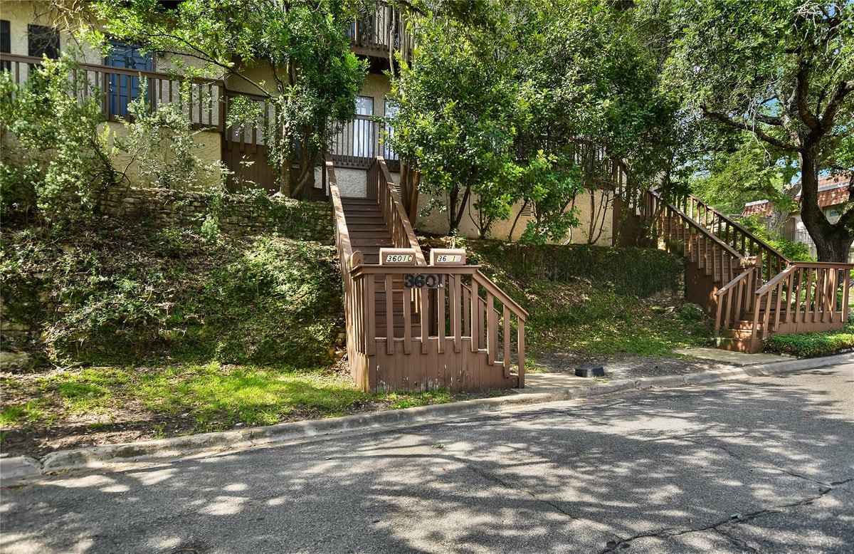 View 3601 Las Colinas DR Unit #B in Las Colinas Amd 3601 Las Colinas DR Unit #B - front exterior - Luxury home in Las Colinas Amd, Austin, TX