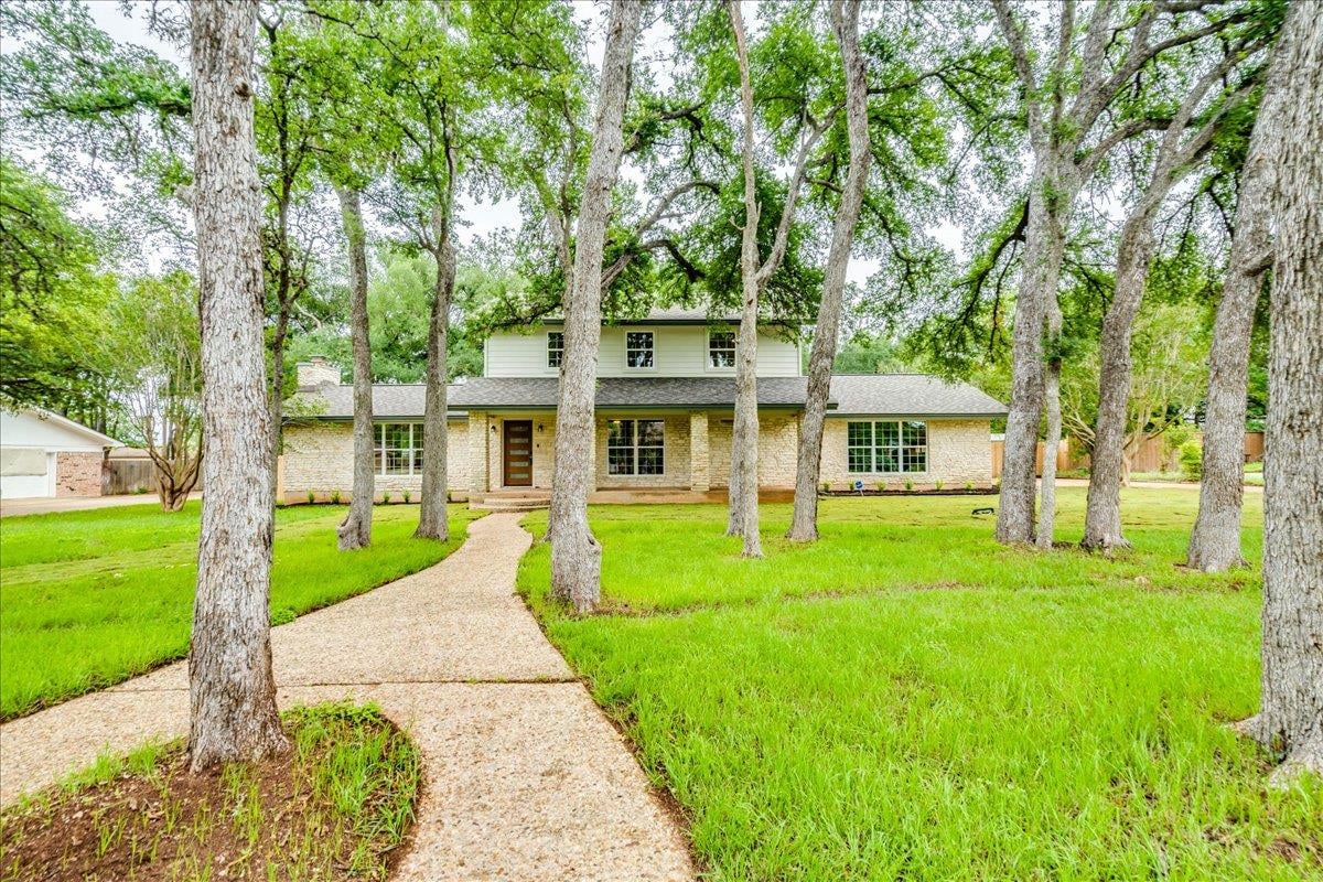 View 3603 Spotted Horse Trl in Shady Hollow Add Sec 02 Ph 01 3603 Spotted Horse Trl - front exterior - Luxury home in Shady Hollow Add Sec 02 Ph 01, Austin, TX